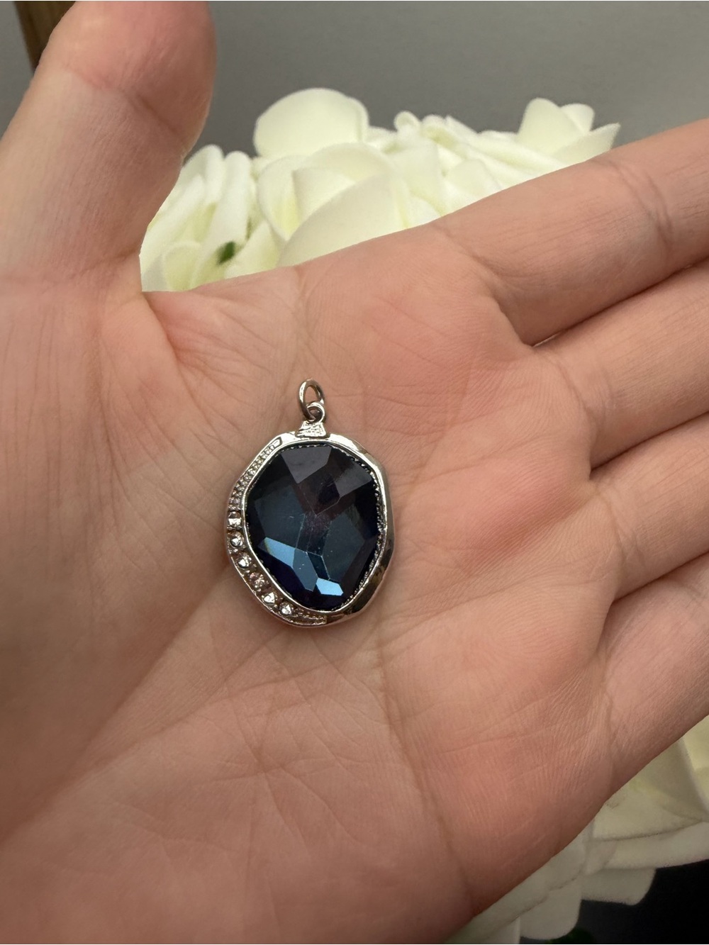 Silver tone Pendant Necklace with Deep Blue Faceted Gemstone